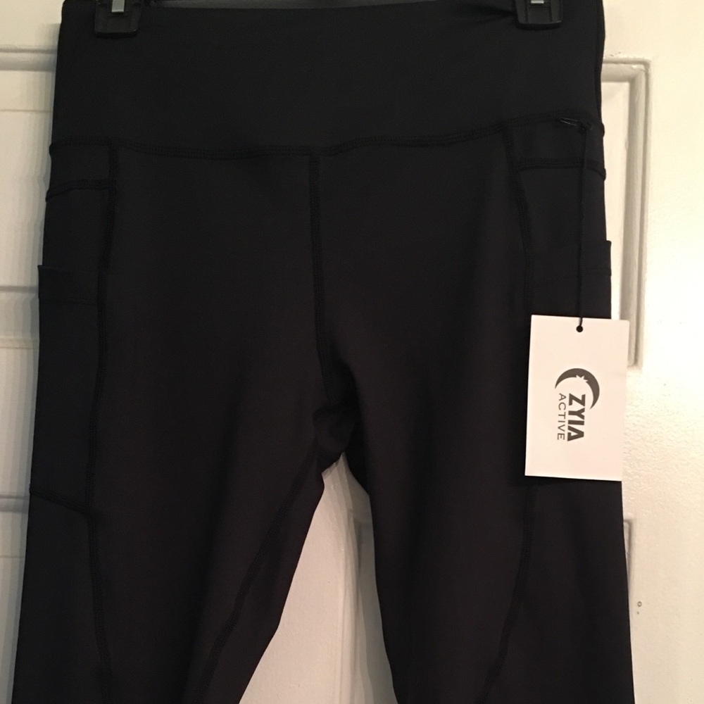 Zyia Black Pocket Light N Tight HiRise Capris -NWT